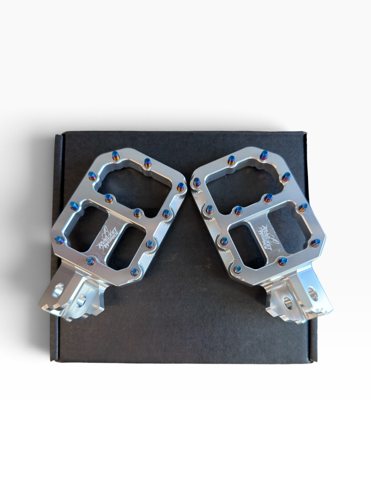 Mini Emoto Titanium Wide Pegs ￼